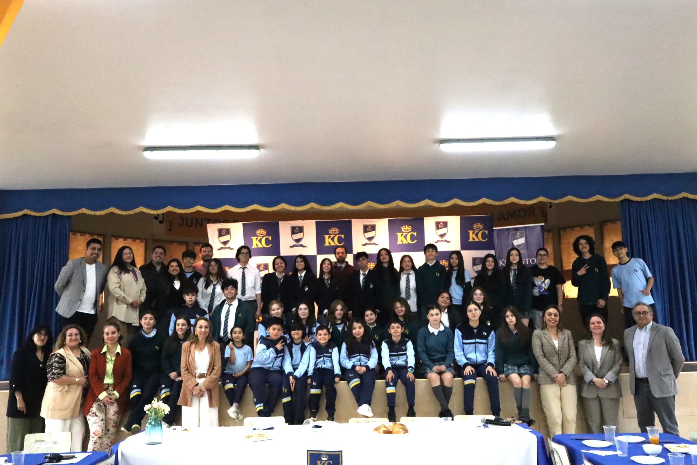 Colegio reconoce a estudiantes por destacado desempeño a nivel regional, nacional e internacional