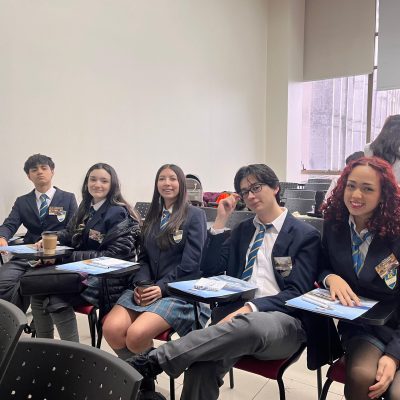 Estudiantes de enseñanza media participan en Torneo Interescolar de Debate UNAB 2025