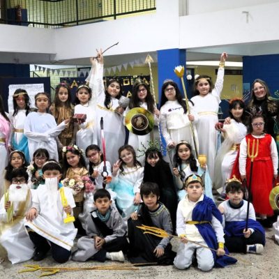 Estudiantes de 3° básico presentan Museo viviente de mitologías griegas