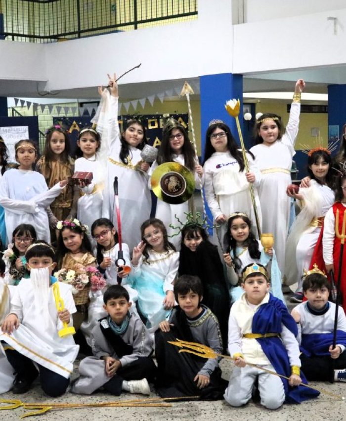 Estudiantes de 3° básico presentan Museo viviente de mitologías griegas