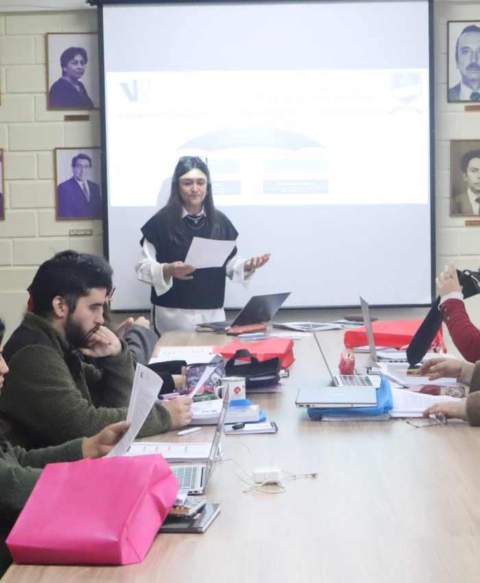 Docentes fortalecen sus competencias en compresi&oacute;n lectora junto a reconocida especialista Regina Varetto