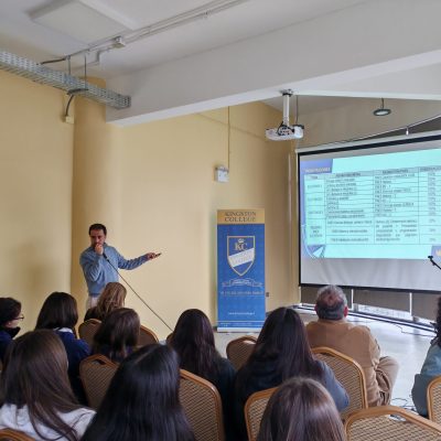 Presentan Plan PAES a estudiantes de Cuarto Medio