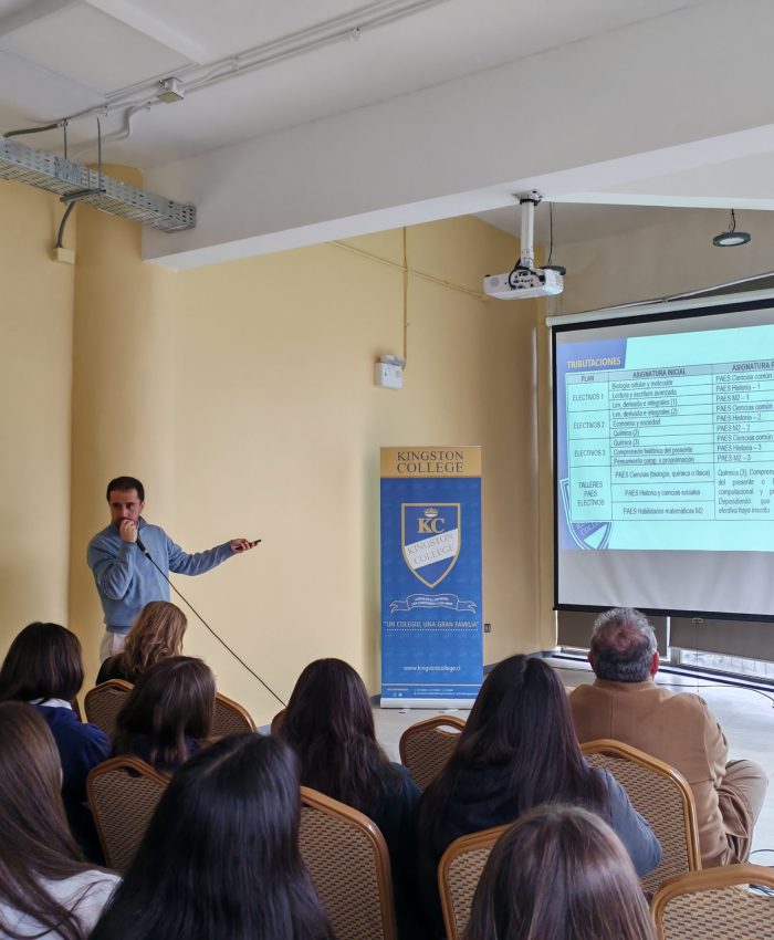 Presentan Plan PAES a estudiantes de Cuarto Medio