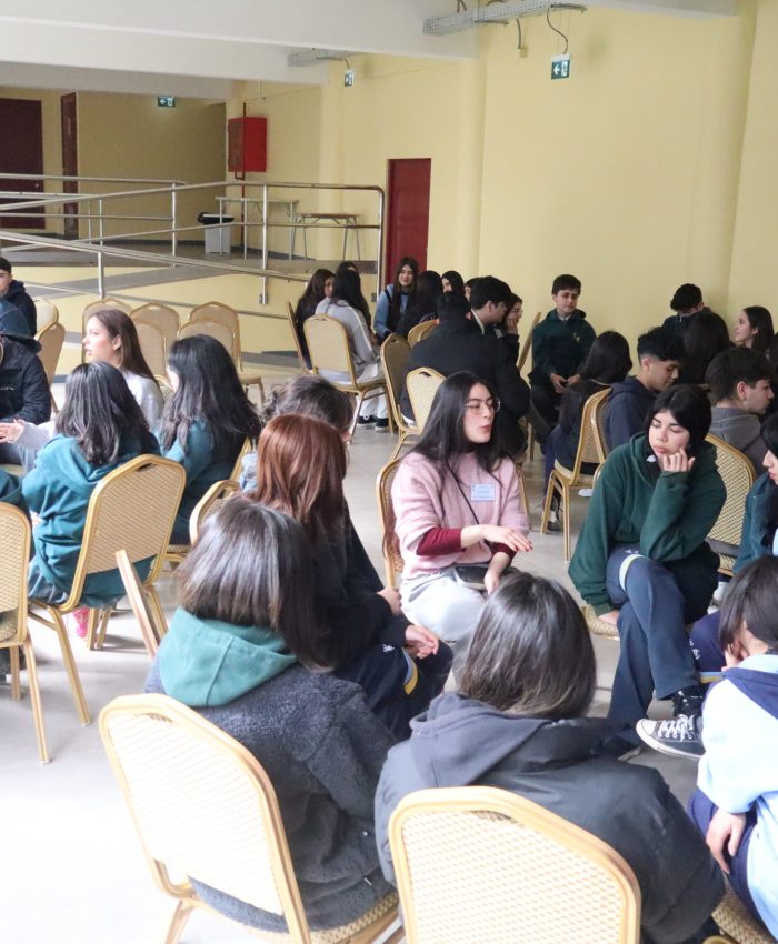 Exalumnos de la Generación 2024 comparten su experiencia con estudiantes de III° Medio