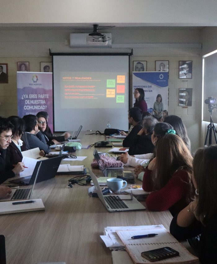 Docentes y equipo de apoyo reciben capacitación en ChatGPT