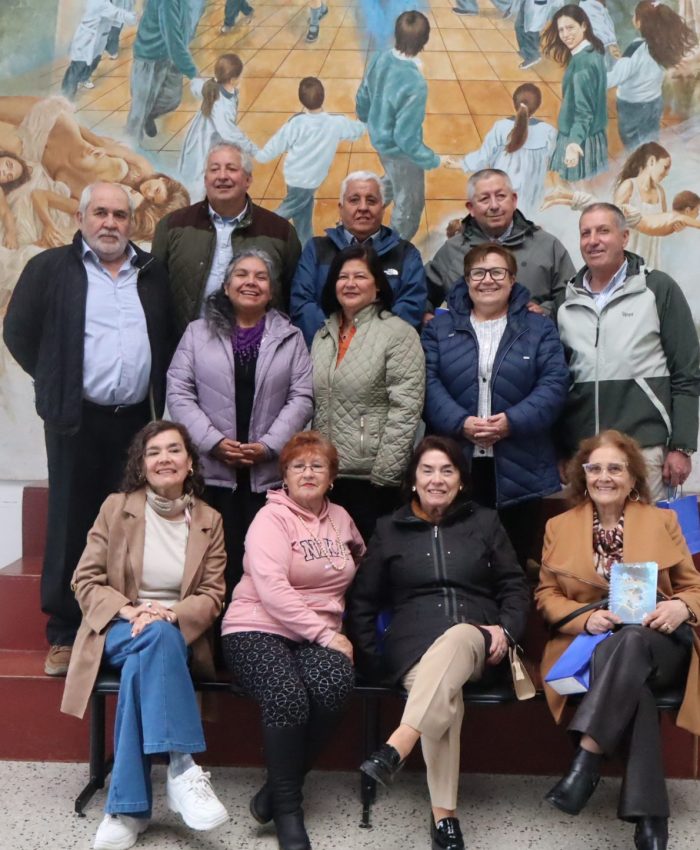 Kingston College re&uacute;ne a exfuncionarios para rescatar la memoria de su comunidad educativa