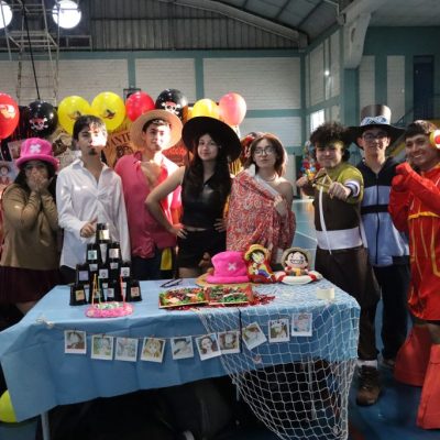 Comunidad kingstoniana celebra el Día del Inglés