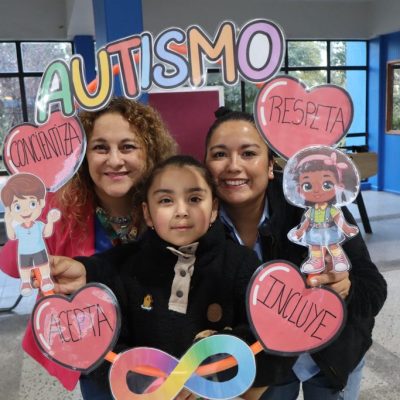 Comunidad kingstoniana conmemora Día del Autismo