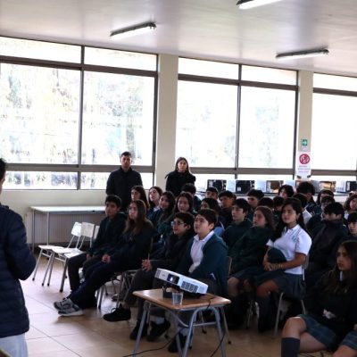 Estudiantes de ciclo medio reciben charla sobre conciencia legal y formación ciudadana desde lo cotidiano