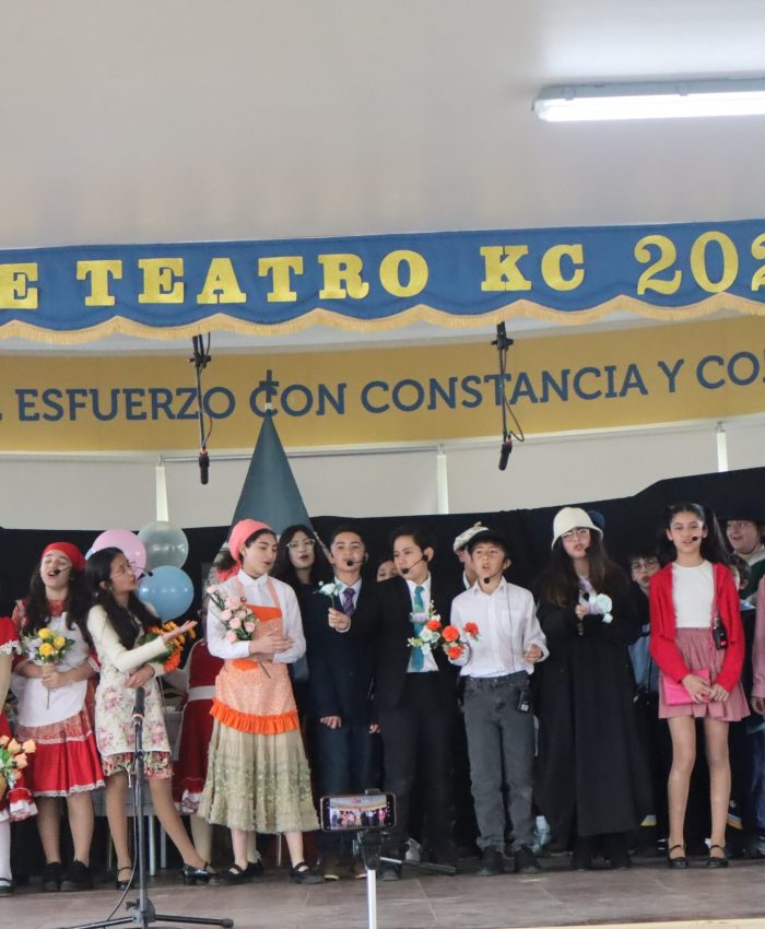 Sextos básicos presentan obra Teatral Pérgola de las Flores