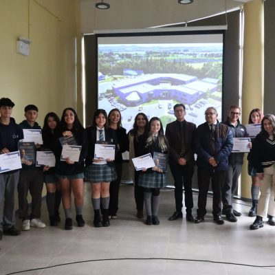 Lanzamiento de la revista “CLIO: Dosier Đ Historia” celebra el Día Internacional del Libro en Kingston College