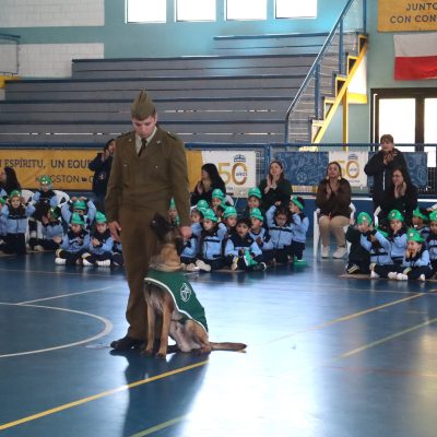 Carabineros visitan Kingston College en jornada educativa