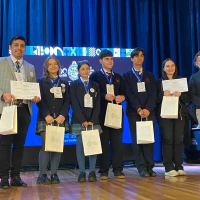 Estudiantes representan a la región en Feria Internacional de STEM + en la PUCV