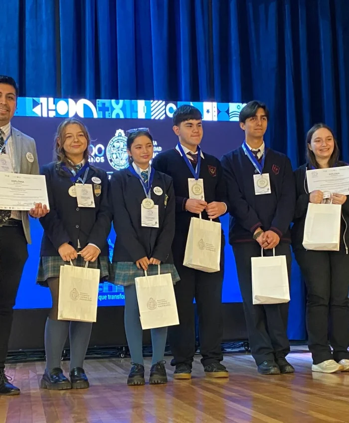 Estudiantes representan a la regi&oacute;n en Feria Internacional de STEM + en la PUCV